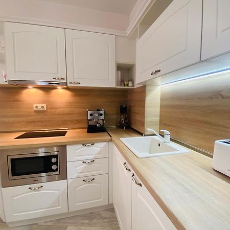 1Bd Ap In La Mer Complex Private Beach And Pool Golden Sands Exterior photo
